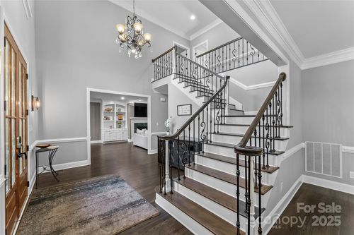 3916 2nd Street Dr Nw, Hickory, NC, 28601-8092 | Card Image
