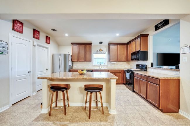 Large island with tons of counter space! | Image 4