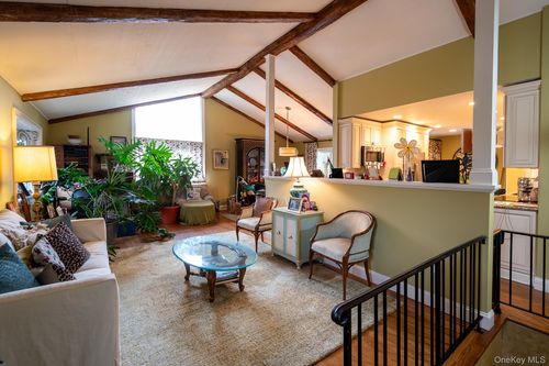 83 Edgepark Rd, White Plains, NY, 10603-2105 | Card Image