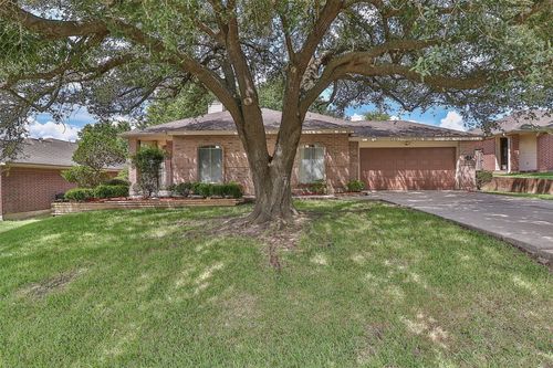 10910 Scenic Dr, Montgomery, TX, 77356-5795 | Card Image