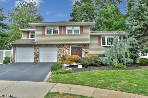 2 Scott Ct, Emerson, NJ, 07630-1723 | Card Image