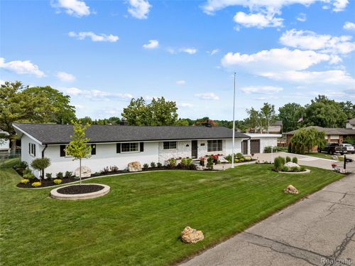 49775 Keycove St, Chesterfield, MI, 48047-4308 | Card Image