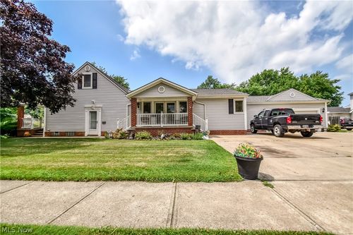439 E 305th St, Willowick, OH, 44095-3743 | Card Image