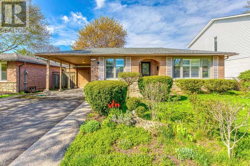 3125 Centennial Dr, Burlington, ON, L7M1B8 | Card Image