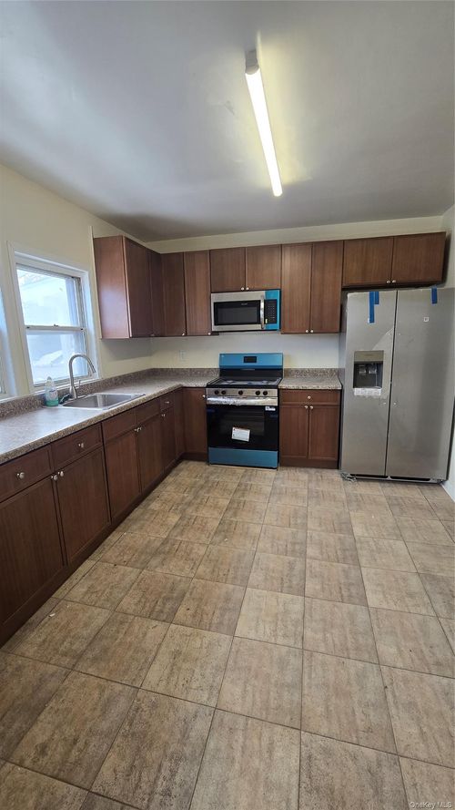 fl-1st-641 S 5th Ave, Mount Vernon, NY, 10550-4901 | Card Image