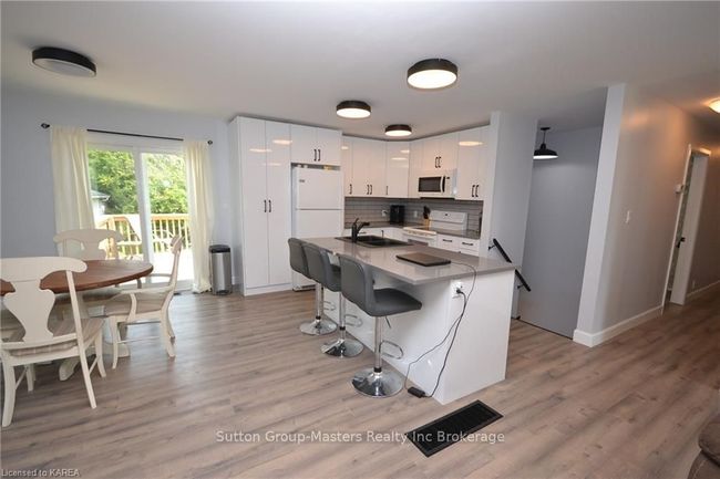 1038 Woodbine Rd, House other with 3 bedrooms, 3 bathrooms and 5 parking in Kingston ON | Image 10