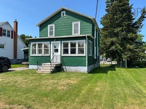 10 Nova Dr, House with 3 bedrooms, 2 bathrooms and 1 parking in Truro NS | Card Image