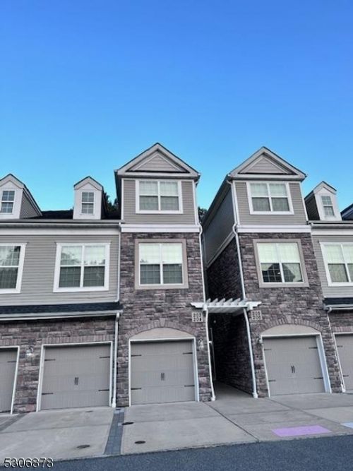 204 Welsh Pl, Morris Plains, NJ, 07950-2952 | Card Image