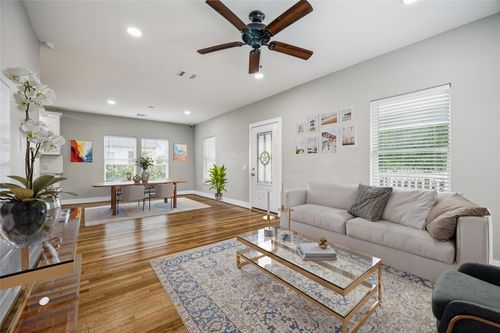 2219 Mckee St, Houston, TX, 77009-8238 | Card Image