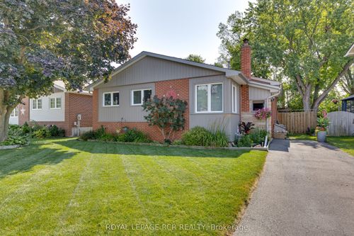 55 West St, Georgina, ON, L0E1R0 | Card Image