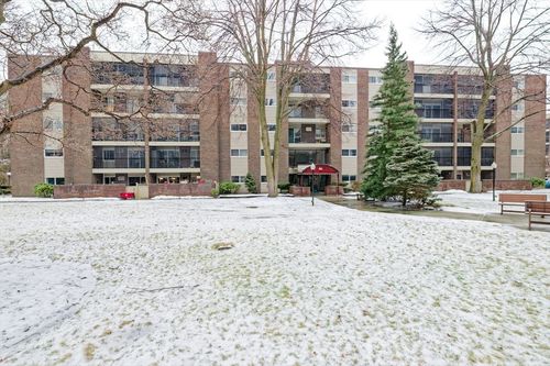 apt-16a-66 Main St, Stoneham, MA, 02180-3370 | Card Image