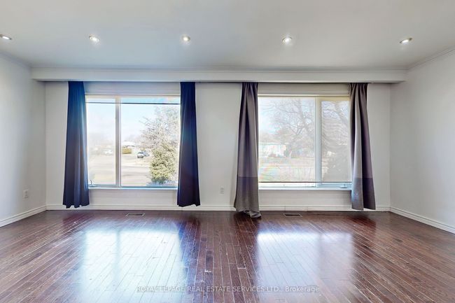 15 Waxham Rd, House other with 4 bedrooms, 2 bathrooms and 4 parking in Etobicoke ON | Image 4