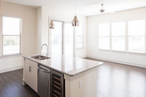 204-2101 W Rosedale St, Fort Worth, TX, 76104-4071 | Card Image