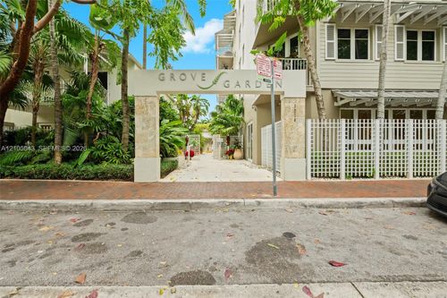 207-3540 Main Hwy, Coconut Grove, FL, 33133-5933 | Card Image