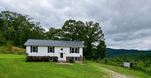 301 T Estes Rd, Beattyville, KY, 41311-8823 | Card Image