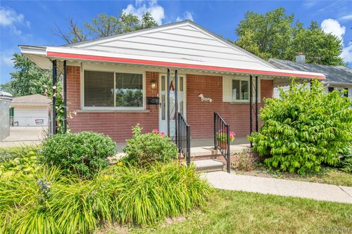 22107 Downing St, Saint Clair Shores, MI, 48080-3917 | Card Image