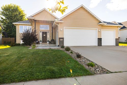 6131 Hillsboro Dr Nw, Rochester, MN, 55901-6876 | Card Image