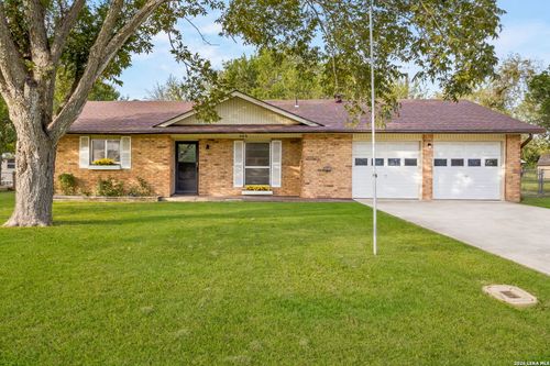 208 Brook St, Seguin, TX, 78155-6604 | Card Image