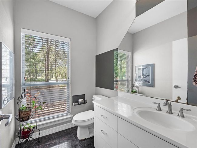 1/2 bathroom | Image 35