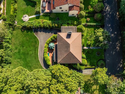 89 Park Dr, Pelham, NY, 10803-3420 | Card Image