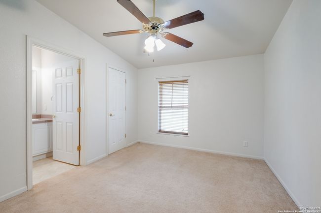 1075 Quail Run, House other with 3 bedrooms, 4 bathrooms and null parking in Lytle TX | Image 21