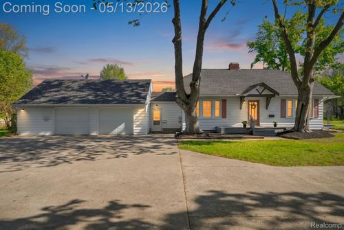 3363 Meinrad Dr, Waterford Twp, MI, 48329-3532 | Card Image