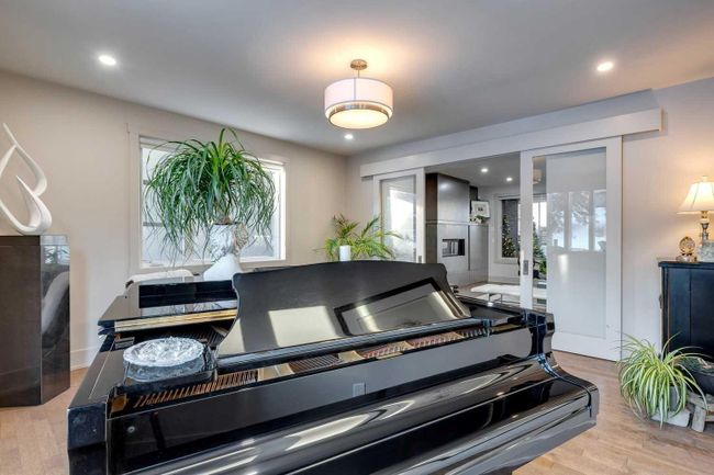 824 Durham Avenue Sw, Home with 4 bedrooms, 5 bathrooms and 2 parking in Calgary AB | Image 12