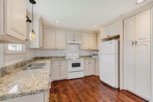 404 E 29th St, Houston, TX, 77008-2220 | Card Image