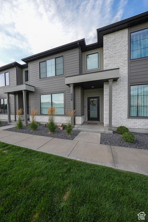 1027 S 200 E, Spanish Fork, UT, 84660-2466 | Card Image