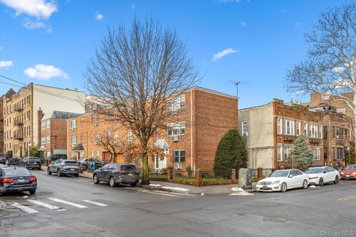 2504 42nd St, Astoria, NY, 11103-2806 | Card Image