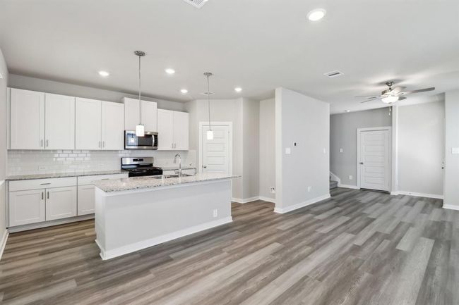 587 Avisa Dr, House other with 3 bedrooms, 3 bathrooms and 2 parking in Kemah TX | Image 9