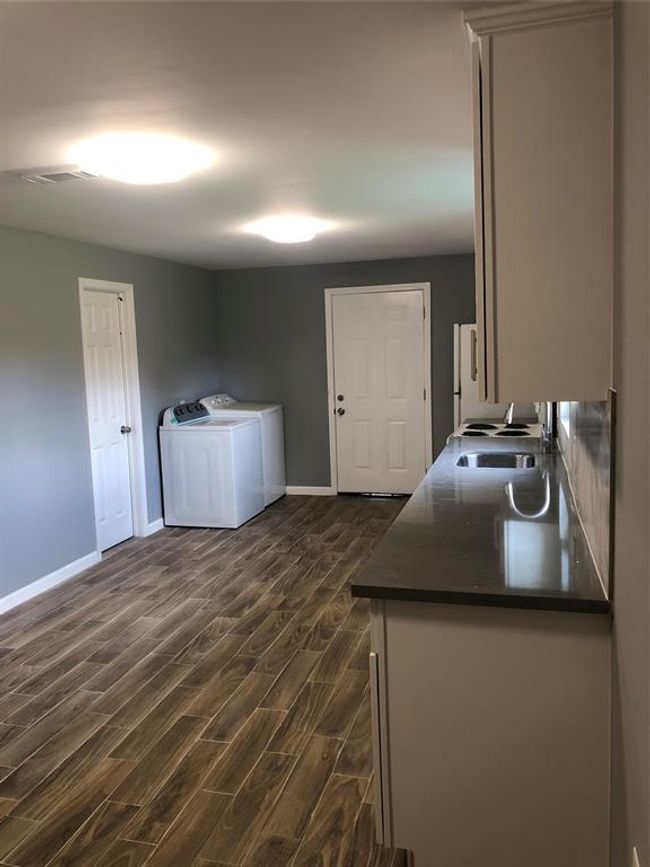 120 Shanklin Rd, House other with 9 bedrooms, 5 bathrooms and null parking in Angleton TX | Image 10