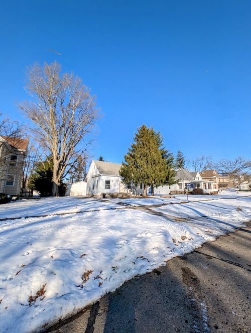 543 E 3rd St, El Paso, IL, 61738-1218 | Card Image