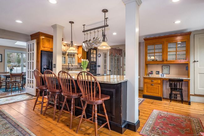 island with breakfast bar | Image 15