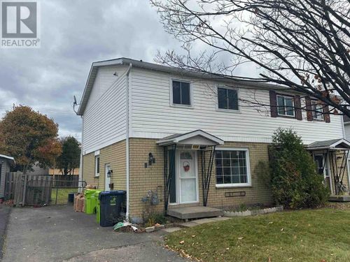 744 Pine St, Sault Ste. Marie, ON, P6B3G1 | Card Image