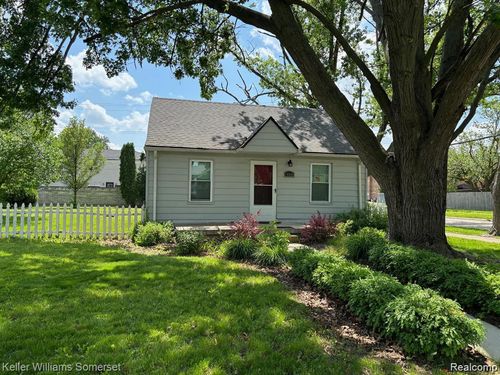 19800 Parkside St, Saint Clair Shores, MI, 48080-1665 | Card Image