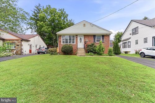 426 Sharp Ave, GLENOLDEN, PA, 19036-2312 | Card Image