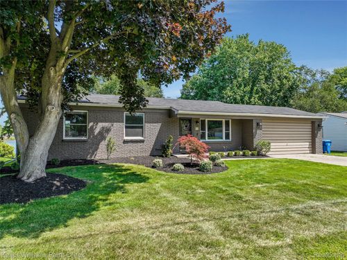 5842 Pleasant Dr, Waterford, MI, 48329-3342 | Card Image