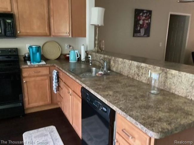 28476 Carlton Way Dr, Condo with 2 bedrooms, 2 bathrooms and null parking in Novi MI | Image 9