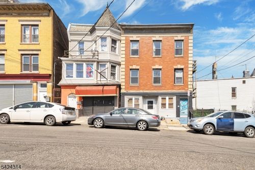 61 Victoria Ave, Newark, NJ, 07104-1040 | Card Image