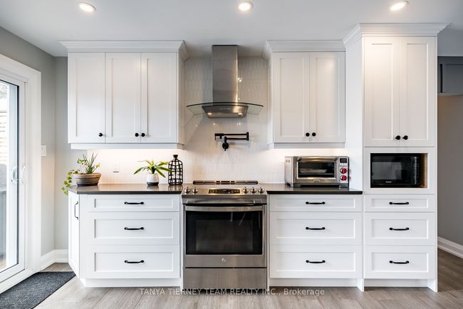54 Mitchell Ave, House other with 5 bedrooms, 3 bathrooms and 4 parking in Whitby ON | Image 9