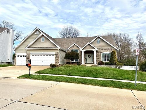818 Summit Glen Ct, Fenton, MO, 63026-3283 | Card Image
