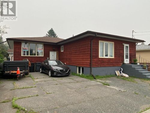 218 Powley St, Home with 5 bedrooms, 3 bathrooms and null parking in Thunder Bay ON | Card Image