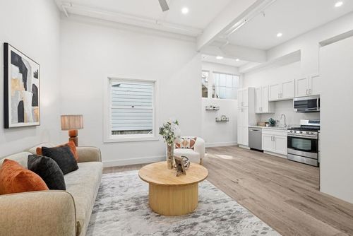 592 Chestnut St, San Francisco, CA, 94133-2304 | Card Image