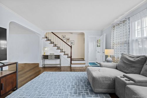 12-12 Lake Ave, Bronxville, NY, 10708-2602 | Card Image