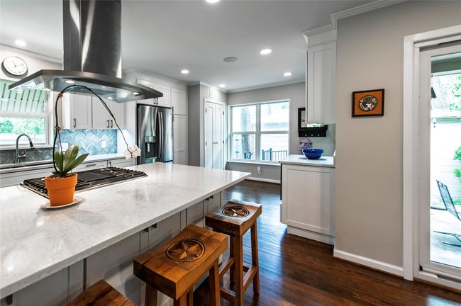 6694 Yosemite Ln, House other with 2 bedrooms, 2 bathrooms and null parking in Dallas TX | Image 6