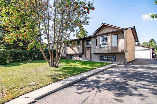 68 Heritage Dr, Lacombe, AB, T4L1N8 | Card Image