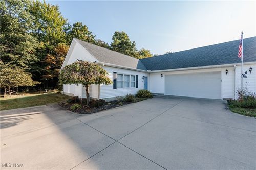 3954 Hilltop Dr, Vermilion, OH, 44089-2091 | Card Image