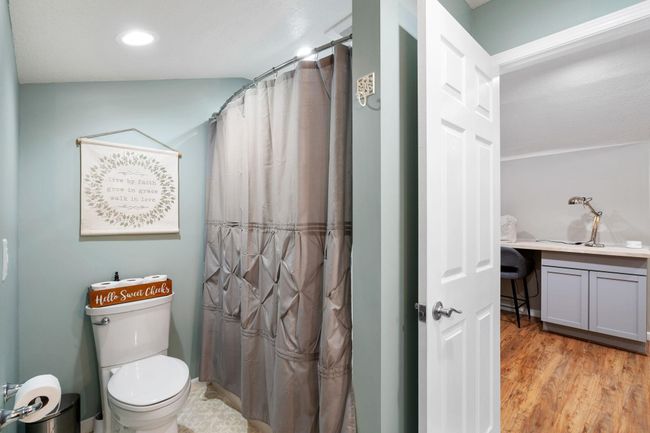 Full Bath | Image 27
