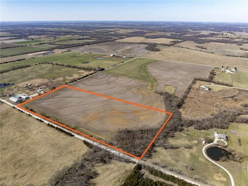99 E 1600 Rd, Baldwin City, KS, 66006-7176 | Card Image